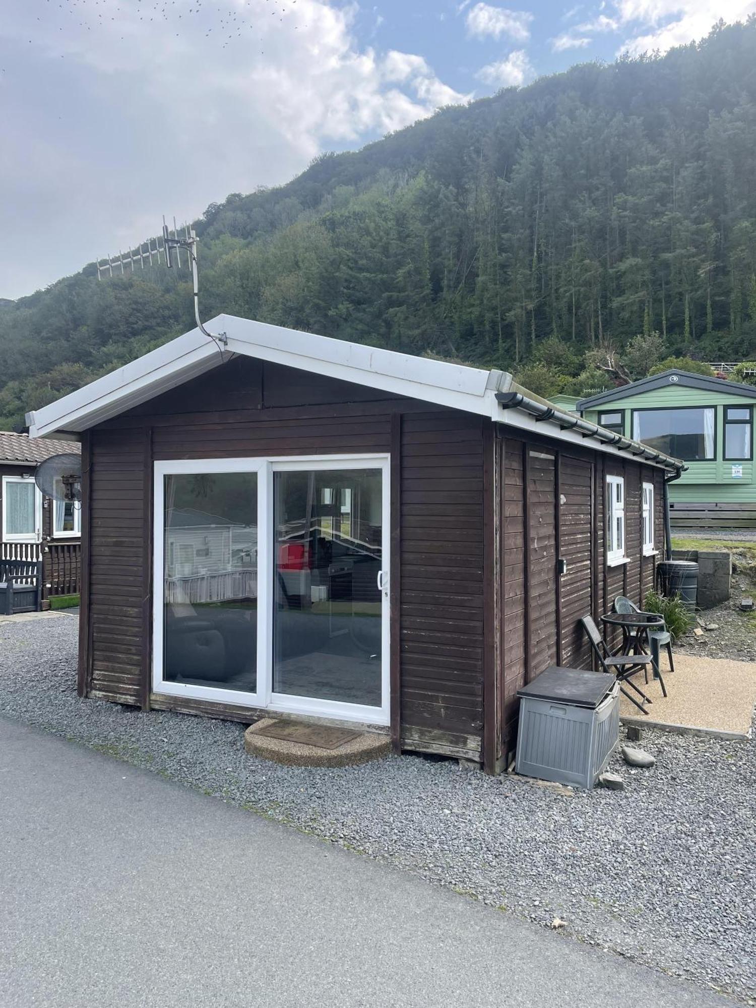 Charming Chalet Nestled In Heart Of Clarach Bay アベリストウィス エクステリア 写真